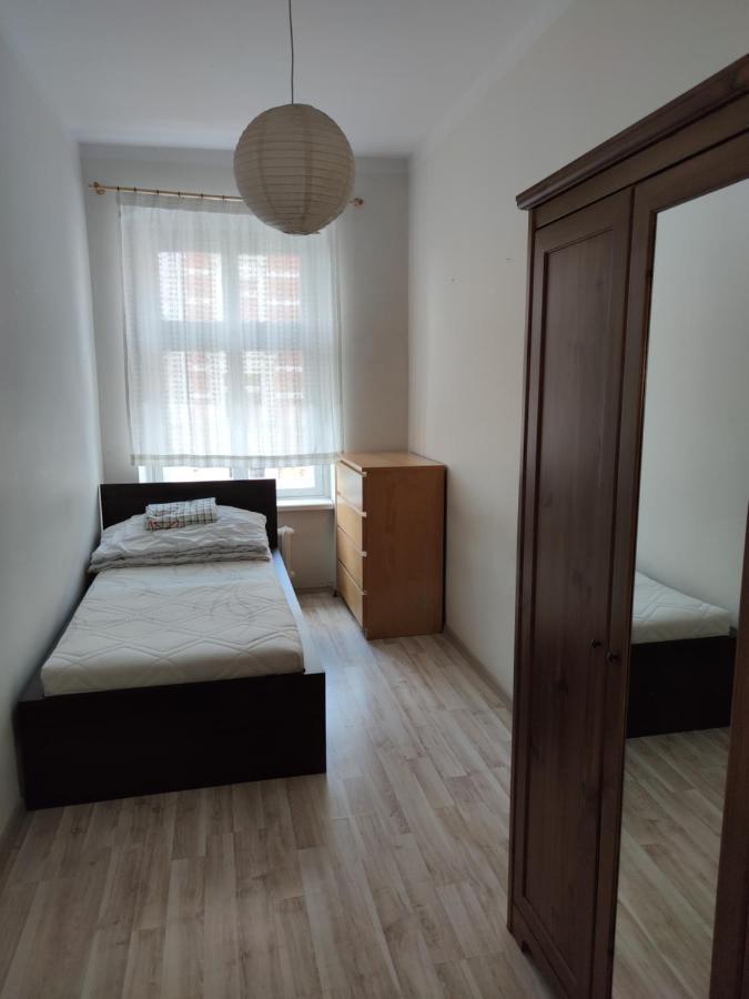 ヴロツワフPrzestronny Apartament Dla Czterech Osobアパートメント エクステリア 写真