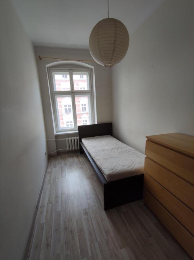 ヴロツワフPrzestronny Apartament Dla Czterech Osobアパートメント エクステリア 写真