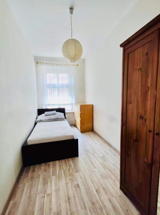 ヴロツワフPrzestronny Apartament Dla Czterech Osobアパートメント エクステリア 写真